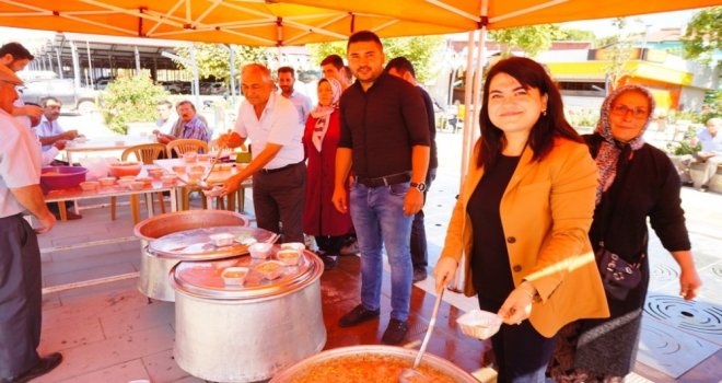 Sarıgöl Ak Parti İlçe Teşkilatından Aşure İkramı