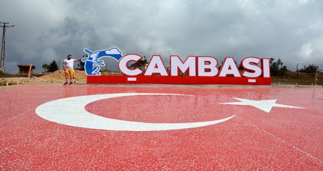 Çambaşı Yaylasına Seramikten Dev Türk Bayrağı