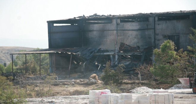 Denizlideki Depo Yangınında Maddi Hasar Meydana Geldi
