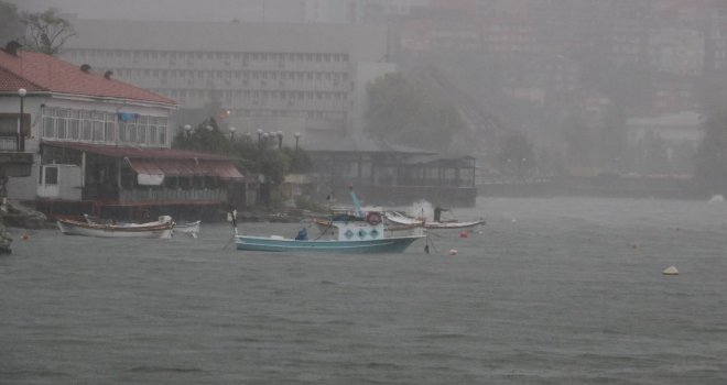 Meteorolojinin Uyarılarının Ardından Zonguldakta Kuvvetli Sağanak Etkili Oldu