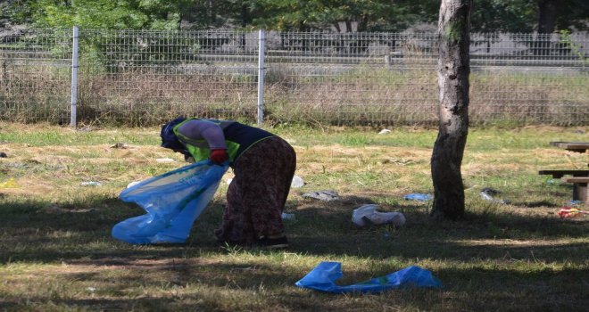 Piknik Alanındaki Çöpler Temizlendi