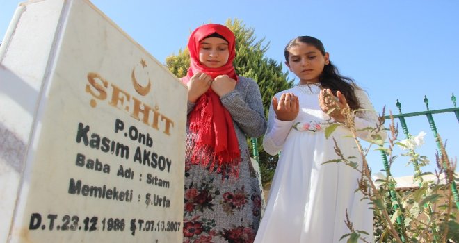 (Özel) Şehidin Yırtık Çoraplarıyla Türkiyeyi Ağlatan Kızları Kandile Türk Bayrağı Dikilmesini İstedi