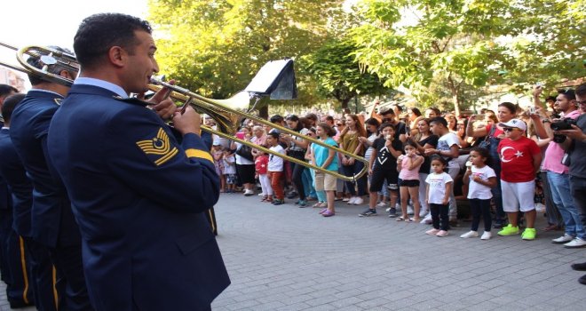 Askeri Bando Takımından “Zafer” Konseri