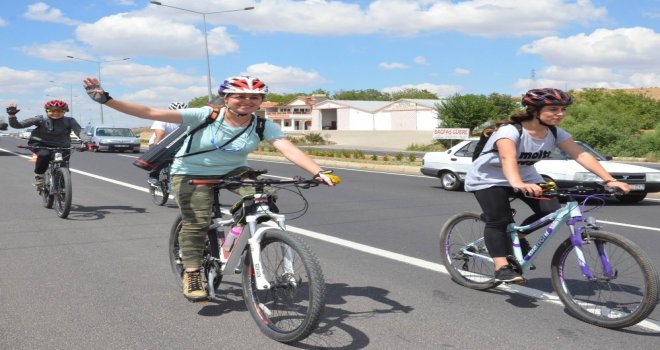 Pedalları Tacize Dikkat Çekmek İçin Çeviriyorlar
