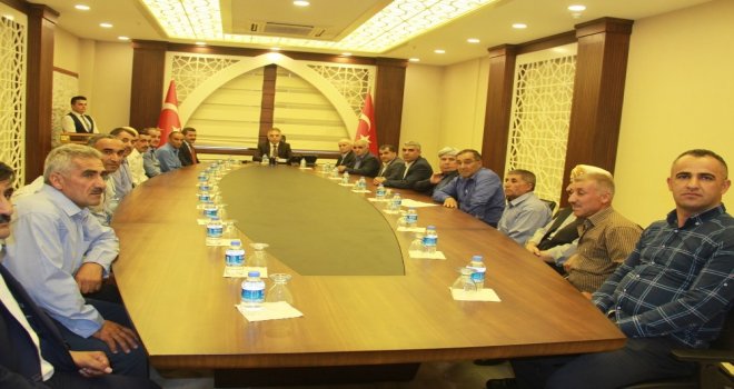 Vali Toprak Şemdinlideki Kanaat Önderleri İle Bir Araya Geldi