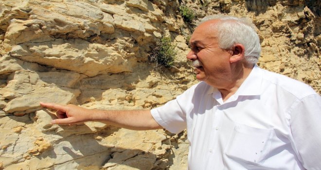 (Özel) Okuldan Mezun Olanlar, 100 Yıldır Mezuniyetlerini Bu Kayaya Yazıyor