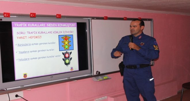 Çeşmede Jandarma Trafikten Öğrencilere Ders