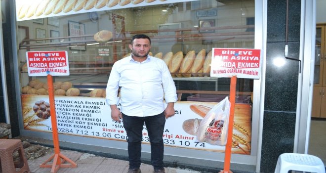 Askıdaki Ekmekler İhtiyaç Sahiplerine Ücretsiz