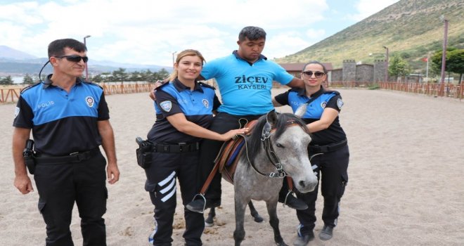 (Özel) Polislerden Engelli Çocuklara Atlı Terapi
