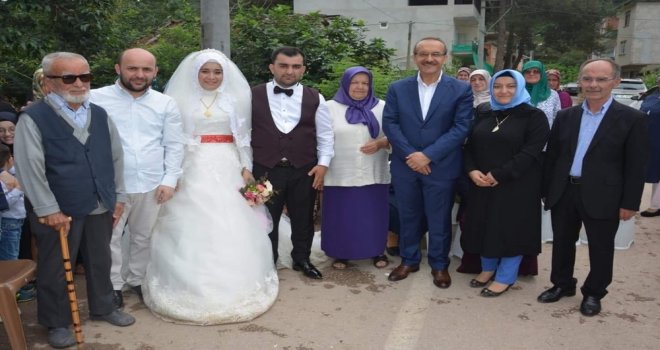 Vali Yavuzdan Takipçisinin Düğününe Sürpriz