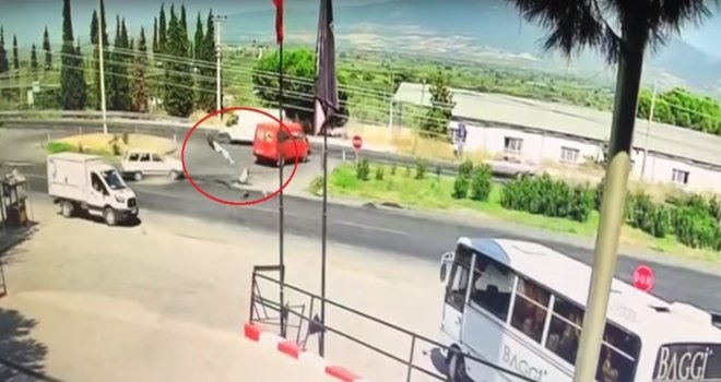 Turgutludaki Motosiklet Kazası Güvenlik Kamerasında