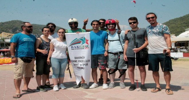 Görme Engelliler Yamaç Paraşütüyle Uçtu