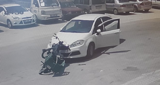 Manavgatta Motosikletle Otomobil Çarpıştı: 1 Yaralı
