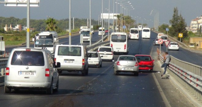 Köprülü Kavşaktaki Kaza Ucuz Atlatıldı