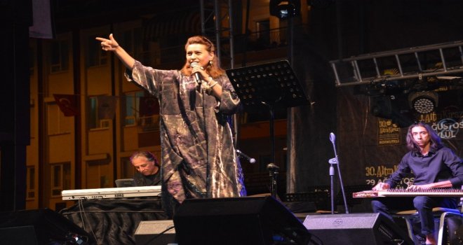 Azerin Ve Esat Kabaklıdan Muhteşem Konser
