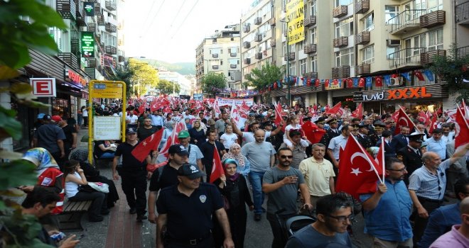 Bursada Binler Bayrak Yürüyüşünde Buluştu