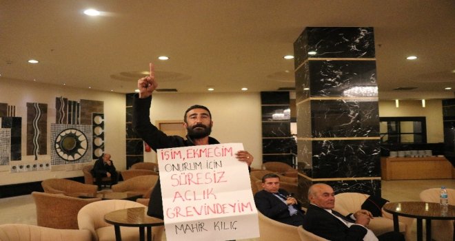 İzmir Büyükşehir Belediyesinde İşten Atılan İşçi Chplilerin Toplantı Yaptığı Otelde Eylem Yaptı