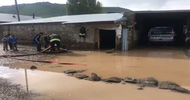 Horasanda Sel Sonrası Dereler Taştı