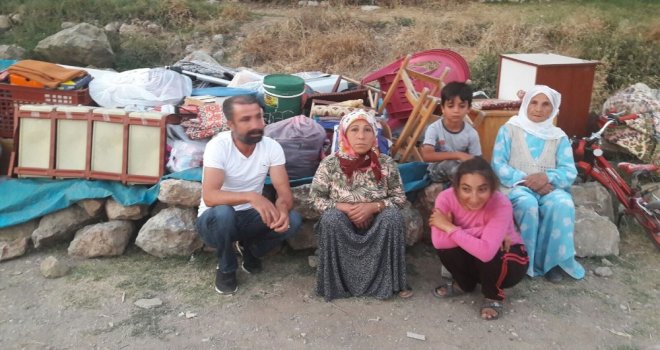 Ağabeyi Evden Attı, 2 Çocuğu Ve Eşiyle Sokakta Kaldı