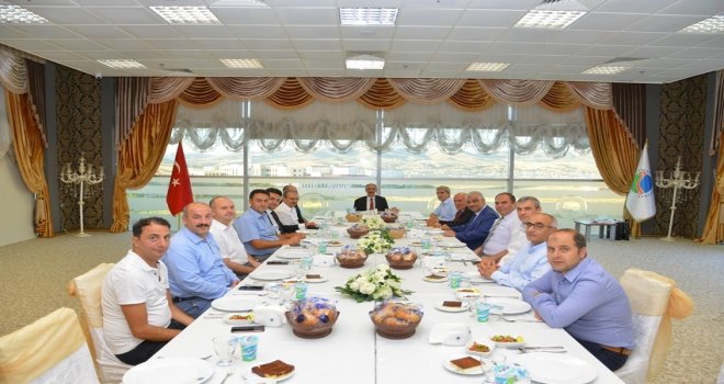 Rektör Karakayadan Kurumsal İletişim Hamlesi