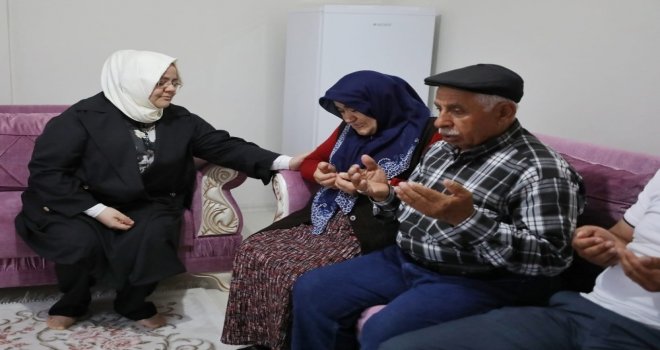 Bakan Selçuk, Ankarada Yaşayan Şehit Aileleriyle Bayramlaştı