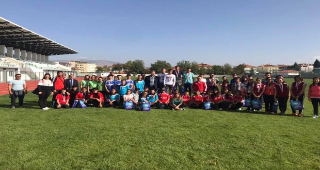 Çivrilde Cumhuriyet Turnuvası Atletizm Yarışmaları Yapıldı