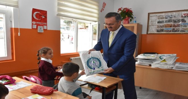 Kızılcahamam Belediyesinden Okullara Kırtasiye Desteği