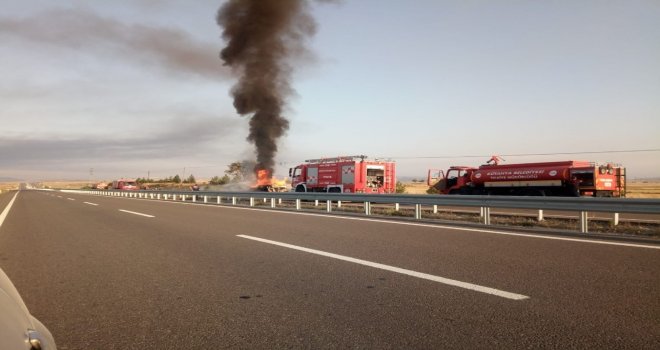 Kütahyada Akaryakıt Tankeri Devrilerek Alev Aldı
