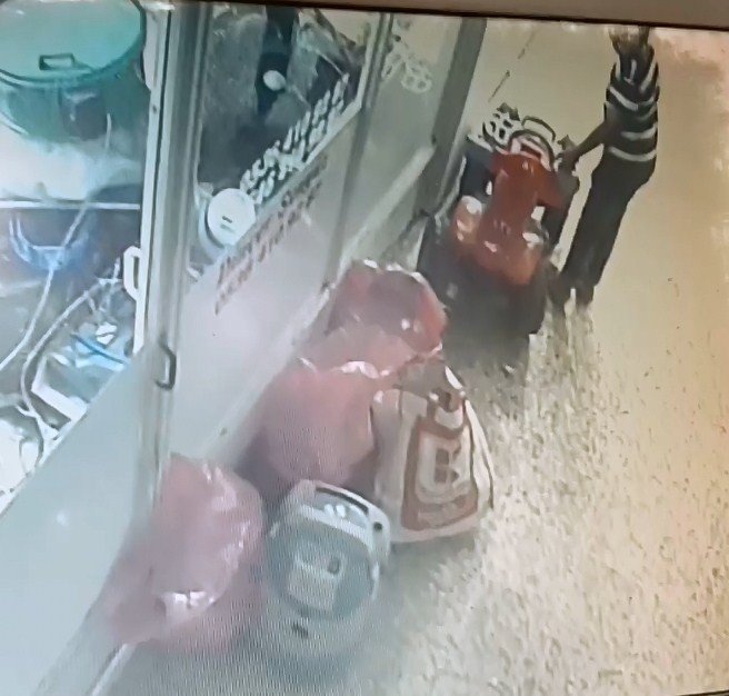 Oyuncak Akülü Atvyi Dükkan Önünden Çaldı