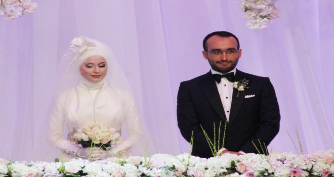 Meclis Başkanı Yıldırımdan Nikahta Gençlere Esprili Öğüt