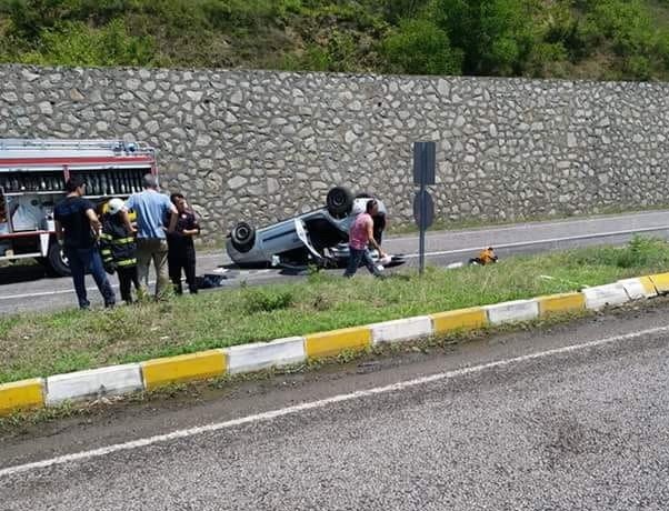 Zonguldakta Kontrolden Çıkan Araç Takla Attı; 2 Yaralı