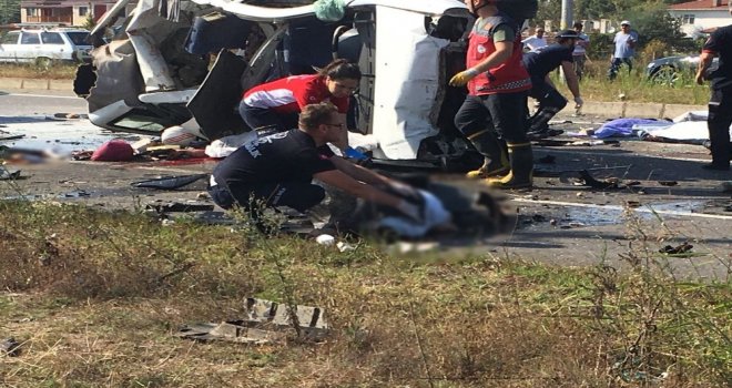 Sakaryada Trafik Kazası: 8 Ölü