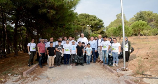 Karacebeyde Gençler Çevre Temizliği Yaptı