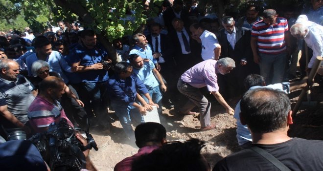Hdpli İbrahim Ayhanın Cenazesi Siverekte Toprağa Verildi