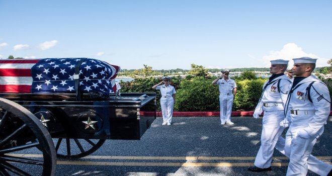 Senatör Mccain Harp Akademisi Mezarlığına Defnedildi