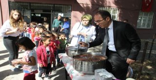 Öğretmenler Minik Öğrencilerine Aşure Yaptılar