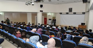 Rektör Gönüllü Geleceğin Diş Hekimleri İle Buluştu