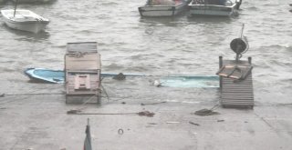 Akçakocada Dev Dalgalar Liman İçinde Bir Tekneyi Batırdı