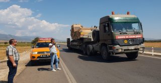 Suriye Sınırına İş Makinesi Sevkiyatı