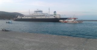 Gökçeadada Karaya Oturan Feribottan Araçlar Tahliye Edildi