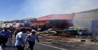 Şanlıurfada Gıda Deposunda Yangın