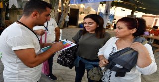 Üniversiteli Gençlere İzmir Otogarında Sıcak Karşılama