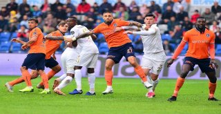 Spor Toto Süper Lig: Medipol Başakşehir: 1 - Kayserispor: 0 (İlk Yarı)