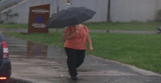 İstanbulda Vatandaşlar Yağmura Hazırlıksız Yakalandı