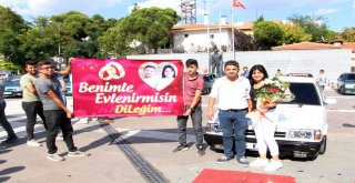 Otomobil Tutkunundan İlginç Evlilik Teklifi