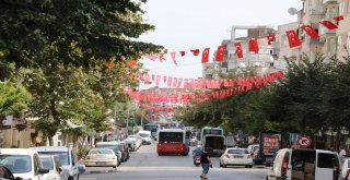 Manisa Bayraklarla Donatıldı