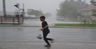 Şuhutta Şiddetli Yağmur, Dolu Ve Fırtına Zor Anlar Yaşattı