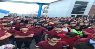 Arkadaşları İşten Atılınca Bin 13 İşçi İş Bıraktı