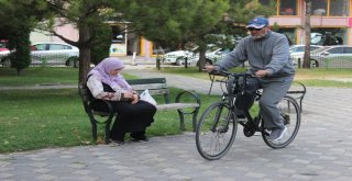 Gençlere Örnek Olmak İçin Bisikletiyle Yola Çıktı