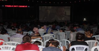 Avcılarda Açık Hava Sinema Keyfi